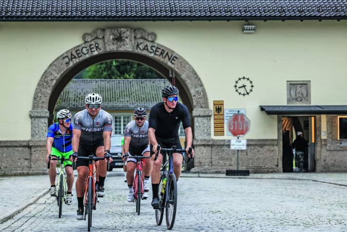 Die Devise bei den Skifahrern: Intervalle auf dem Ergometer und Grundlage wenn immer möglich im Freien auf dem Rennrad