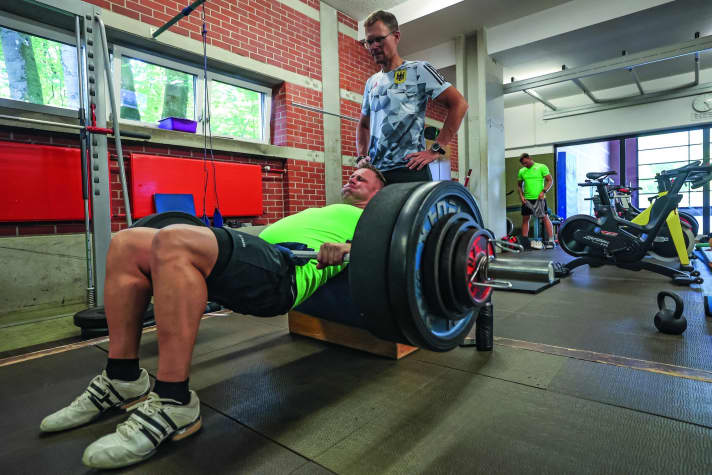 Wer aufs Podest will, darf nicht nur die Beine trainieren; maximale Belastungsspitzen werden aber vermieden