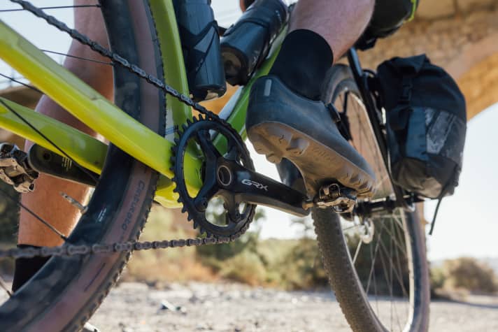 Platz ist für bis zu zwei Zoll breite MTB-Reifen, das Adlar kann aber nur mit Einfach-Antrieben gefahren werden, ein Umwerfer passt nicht.