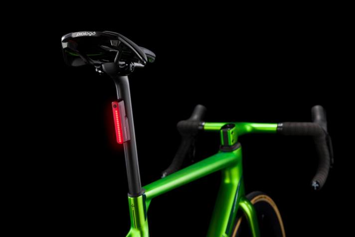 On the plus side, there is excellent comfort, to which the very well-sprung seat post and the wide tyres contribute.