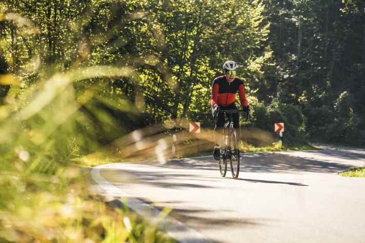 On the Rose E-road bike, I roll uphill with a resting heart rate as if I were on the flat