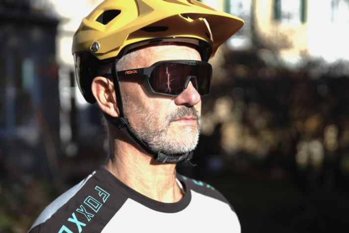 In full sunlight, the Optray darkens to the highest category 4, so you are also equipped for glacier excursions.