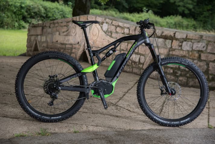   With its plus tyres, the Lapierre Overvolt AM 500+ appeals to the classic touring rider.