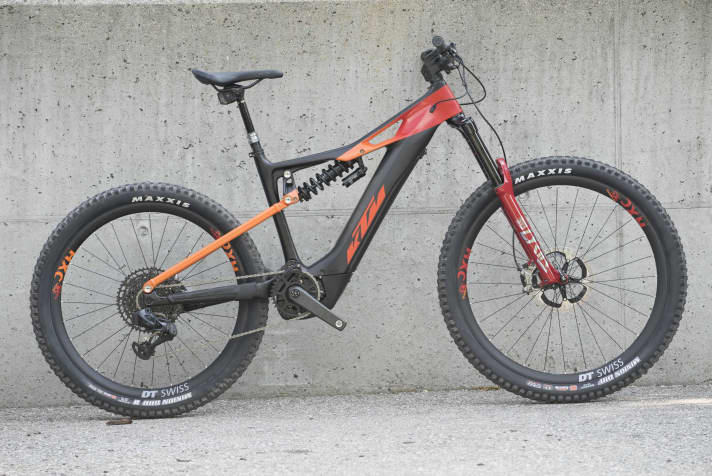   Mit 170 Millimeter Federweg ist das Macina Prowler das bisher potenteste Pferd im KTM-Stall. Das E-Enduro kommt mit Boschs neuem CX Gen4-Motor und 29-/27,5-Zoll-Laufradmix.