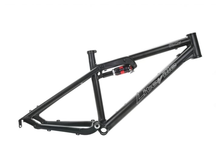   The first 301 with 115 millimetres of travel was launched in 2005 and was designed for 100-130 mm forks. The frameset cost 1690 euros. The design has been retained to this day.