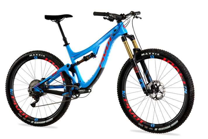   Pivot Switchblade: 11399 euros The Switchblade, which won a Eurobike Award 2016, is compatible with 27.5+ and 29-inch bikes with identical suspension travel. The carbon frame has a new, long and flat geometry and weighs less than three kilograms including the shock. The electronic Shimano XTR Di2 shifting system is used on the versatile all-mountain bike. The fork and shock come from Fox and offer 150 millimetres of travel at the front (optionally extendable to 160) and 135 millimetres at the rear. The 2017 innovation from Pivot changes hands for a sporty 11399 euros.