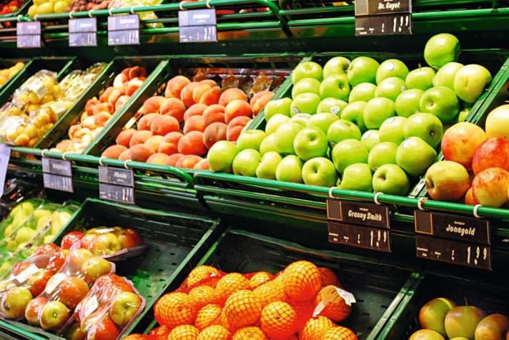   Always a good choice for bikers on tour: fruit provides energy and minerals.