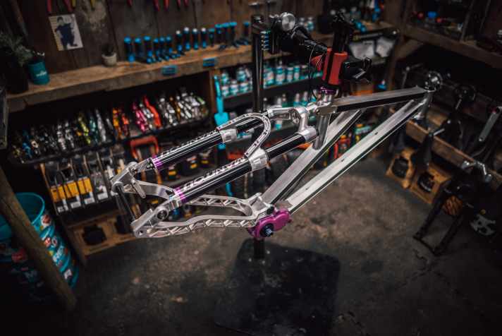 An den Fachwerk-Kettenstreben hatte die CNC-Fräße ordentlich zu knabbern.