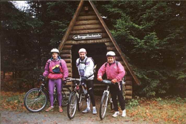 Stylish on the Rennsteig in 1993! It wasn't just the clothes that were experimented with. Maybe biking was a bit more relaxed back then?