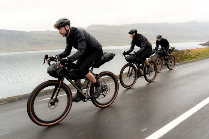 Die neuen Bikepacking-Taschen von Osprey haben wasserabweisende bzw. wasserdichte Eigenschaften. So sind sie für den Einsatz bei unterschiedlichsten Wetterbedingungen geeignet.
