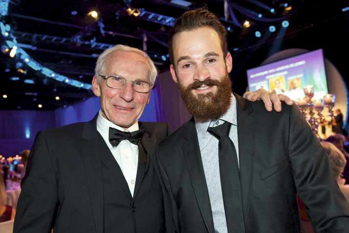 Jürgen Geschke (links) war selbst gefeierter Radsportler. Hier begleitet er seinen Sohn bei der Wahl zu Berlins Sportler des Jahres 2015