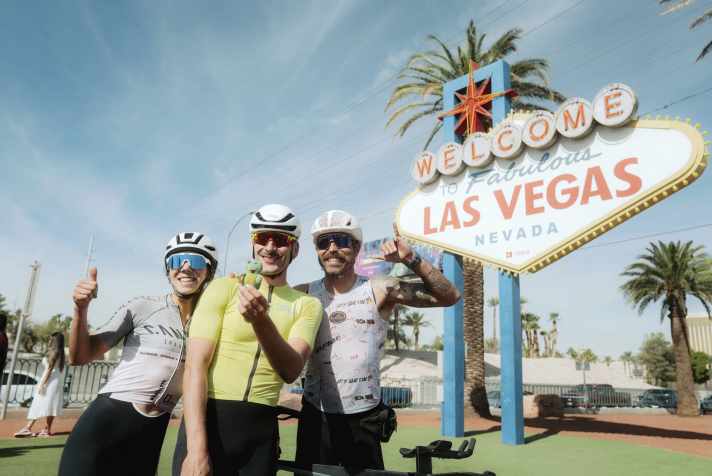 Aus der Froschperspektive: Das Trio – inklusive Thorsten – nach der Ankunft in Las Vegas
