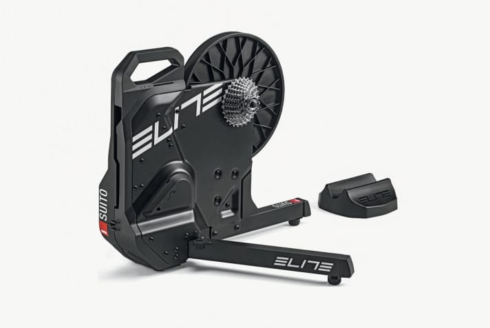 Despite a smaller flywheel mass compared to top roller trainers, the ride feel of the Elite Suito is good.