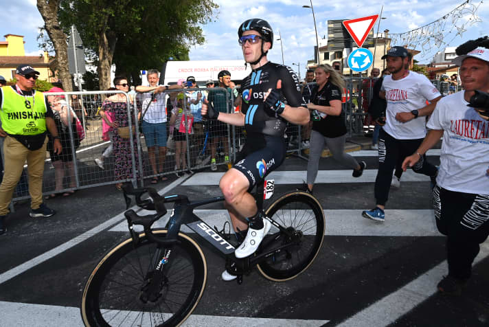 Alberto Dainese came out on top in the three-way battle in Caorle