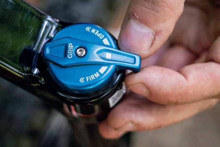 The setting of the compression damping has a lot to do with the riding style and preferences.
