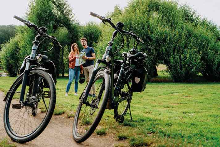 The green spaces around Rheder Castle invite you to take an orientation break on the Beer Cycle Route.