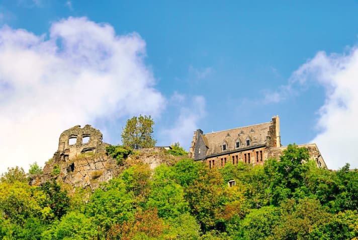 Veldenz Castle: castle ruins high above the Moselle valley