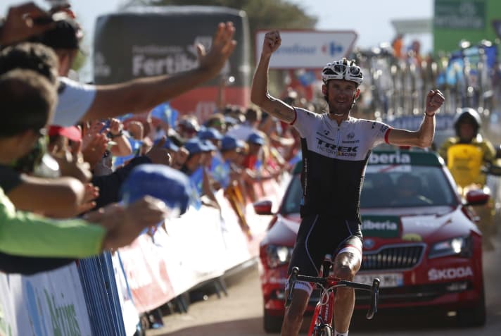 Nach seiner Sperre gewinnt Fränk Schleck die 16. Etappe der Vuelta a Espana 2015.