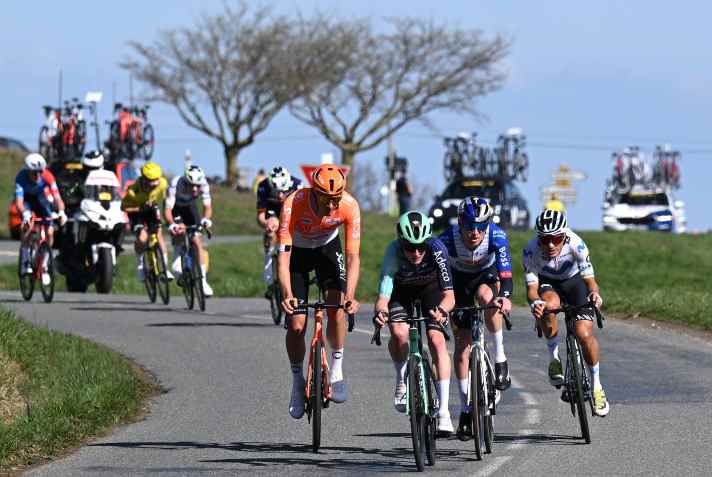 The breakaway group formed relatively late in the stage.