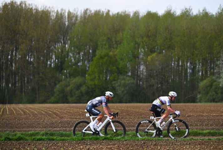 Showdown between Tadej Pogacar and Mathieu van der Poel