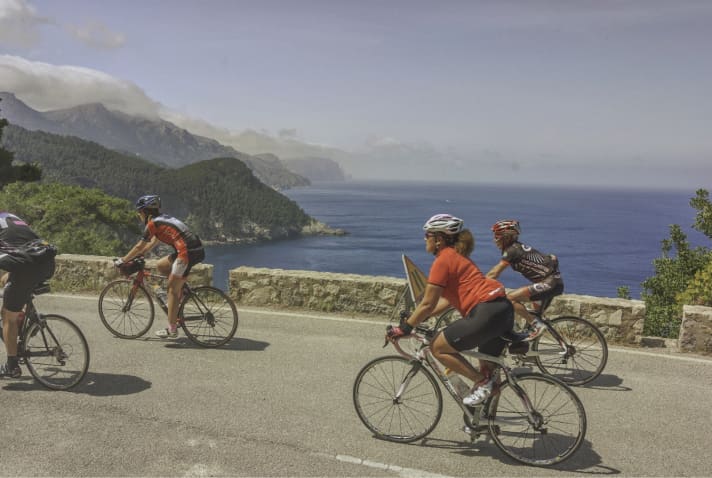 Everything is taken care of at the one-week training camp. After a long training tour, it's also important to wind down and relax.