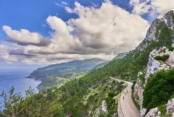 Schönes Mallorca: Hier findet Ende April wieder der berühmte Rennrad-Klassiker Mallorca 312 statt. Zusammen mit Philipps Bike Team und TOUR können noch exklusive Startplätze plus Trainingscamp ergattert werden.
