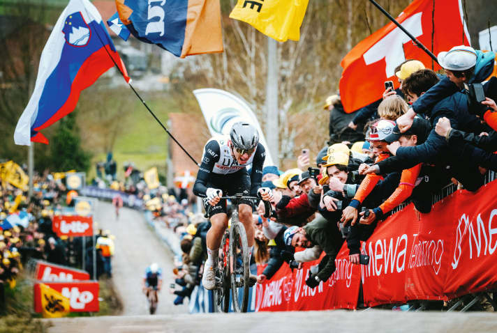 Winning like Tadej Pogacar means: irresistible, superior, consistent. On the Oude Kwaremont, he makes things clear