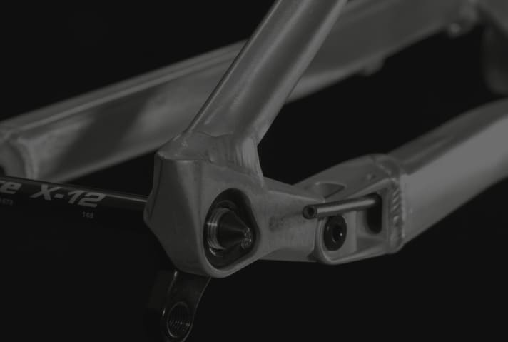   Internally routed cables and boost are part of the standard equipment.