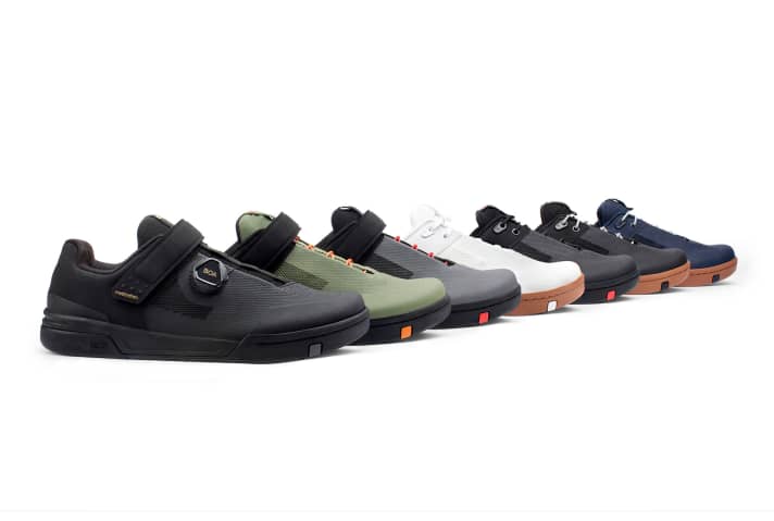   Beim Flatpedal-Schuh Stamp hat man die Auswahl zwischen drei Schnür-Varianten und sieben Farben.