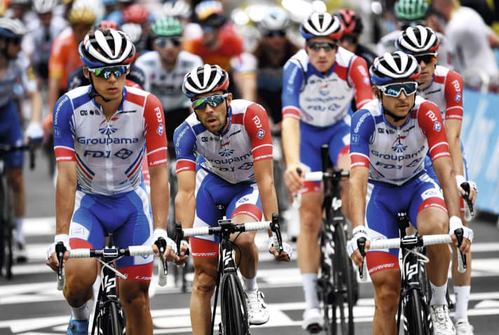 Static deficiencies? Professional cyclist Thibaut Pinot (second from left) has repeatedly struggled with back pain and problems in his thighs.