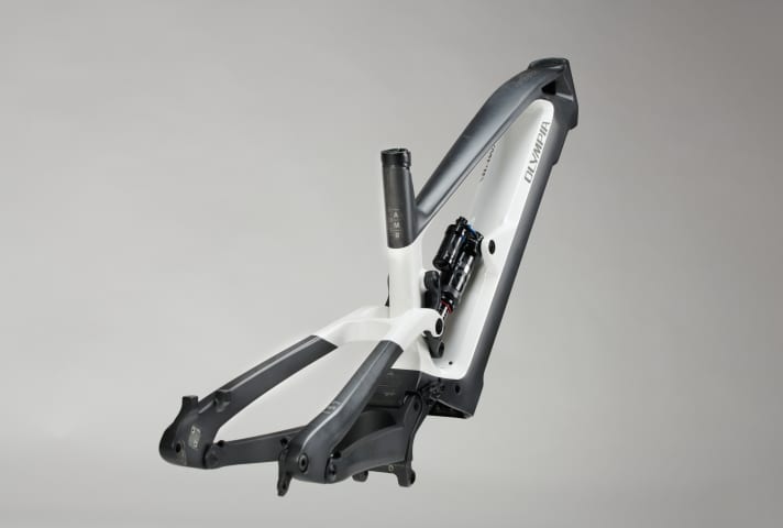 The suspension of the Olympia Hammer should be stable in its travel and shine with progressiveness. Double bearings at the main pivot point and Horst link increase the durability of the wide rear triangle with a 157 millimetre superboost dimension.