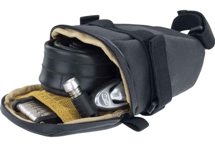 Le Seat Pack Ultra est disponible en versions 4 et 7 litres.