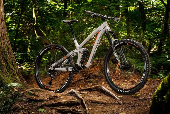   The new Process 165 replaces the old Process 167, which was withdrawn from the market last year. A bike park enduro bike with downhill brakes, coil shock and 165/170 millimetre suspension travel that will also cope well with relaxed tours.