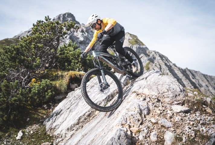 BIKE-Testleiter Peter Nilges auf dem Trek Slash 9.9 X0 AXS T-Type.
