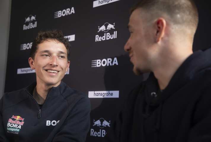 Beim Media Day des Teams herrschte gute Stimmung zwischen Lipowitz und Evenepoel. Ob das bei der Tour de France auch noch so ist wird man erst dann sehen