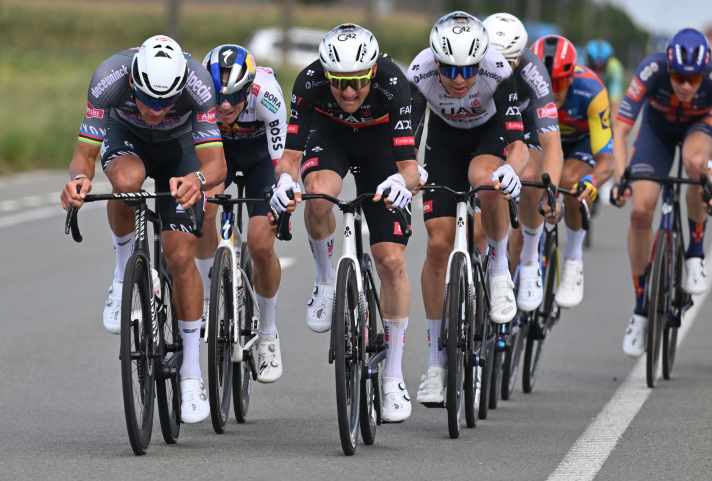 Mathieu van der Poel (Alpecin - Deceuninck) was also at the front in the wind.