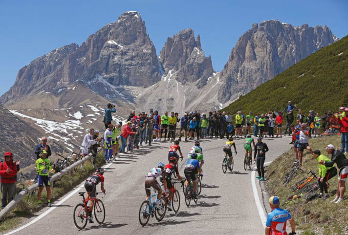 Höhepunkt: Auf der 20. Etappe geht es wieder über den Pordoi-Pass in den Dolomiten