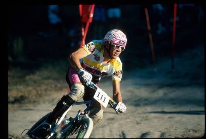   Downhill in 1990: Greg Herbold in the flashy chic of the early 90s - but with minimal protection.