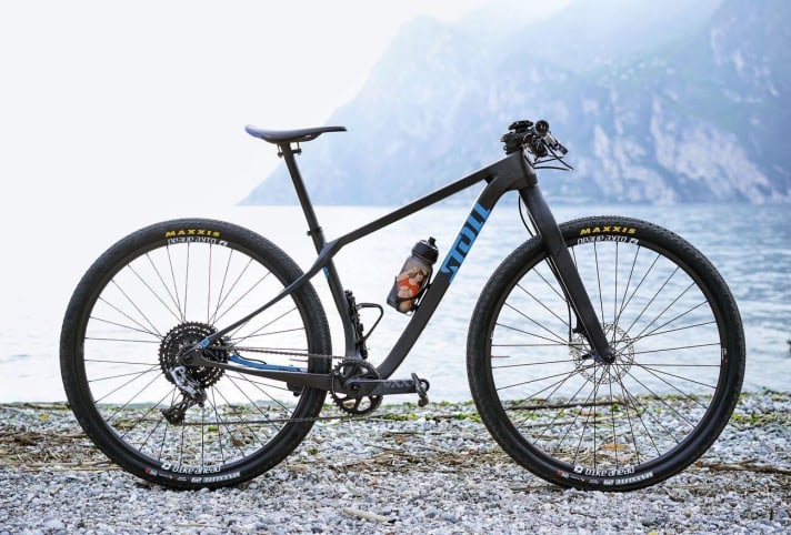   The carbon frame developed by Markus Stoll in Switzerland weighs just 777 grams and forms the basis for the ultimate lightweight construction.