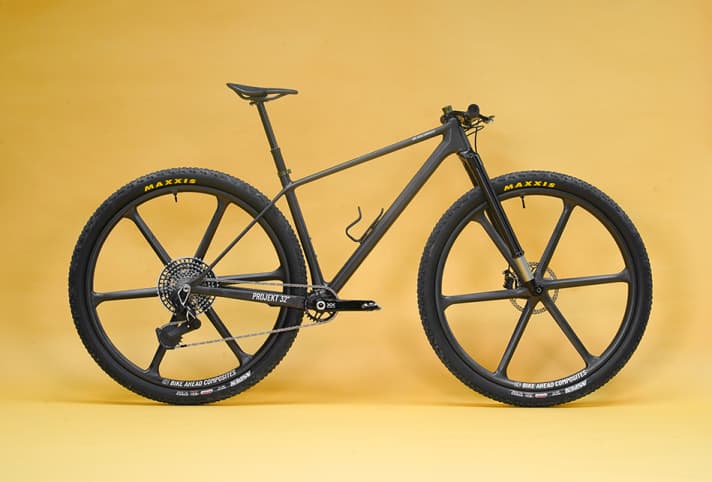 With carbon wheels and a customised hardtail frame, the Ahead The Frame bike weighs less than ten kilos despite its 32 inches.