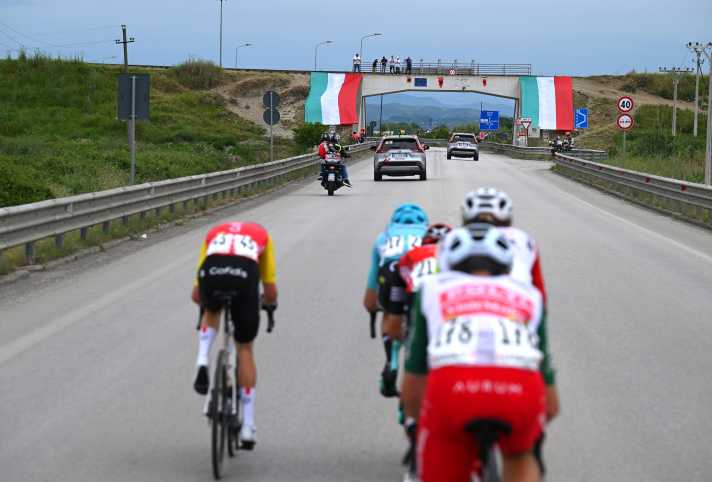 Die Fluchtgruppe bildete sich früh nach Etappenstart.