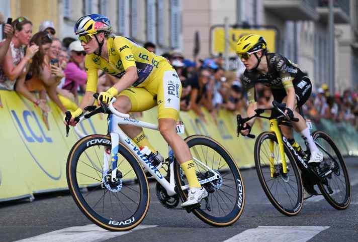 Demi Vollering’s Specialized Tarmac SL9 is one of the best all-round racing bikes and achieved the current top score of 1.4 in the TOUR test