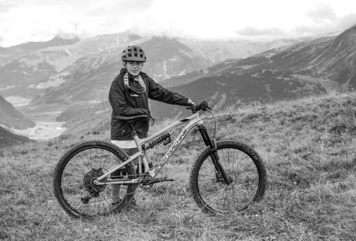   Endurance tester Filip: Age 14 years | height 1.62 m | weight 48 kg | Filip lives in Schleswig-Holstein and usually rides in the Hüttener mountains. Saalbach and Leogang are among his favourite spots.