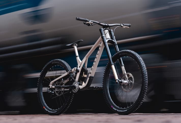 Natürlich verpasst Intend nicht die Chance den neuen Hover Opt. Dämpfer an einem Bike voller Intend-Produkte zu präsentieren.