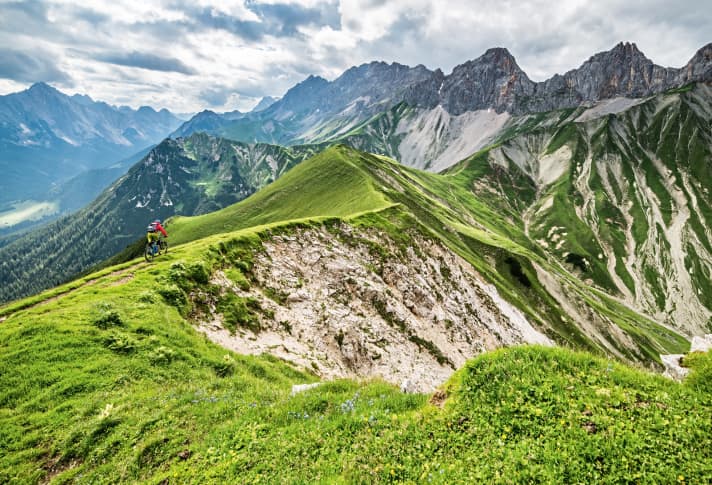   Was für ein Ausblick! Die Kalkwände des Wetterstein-Gebirges stehen Spalier.