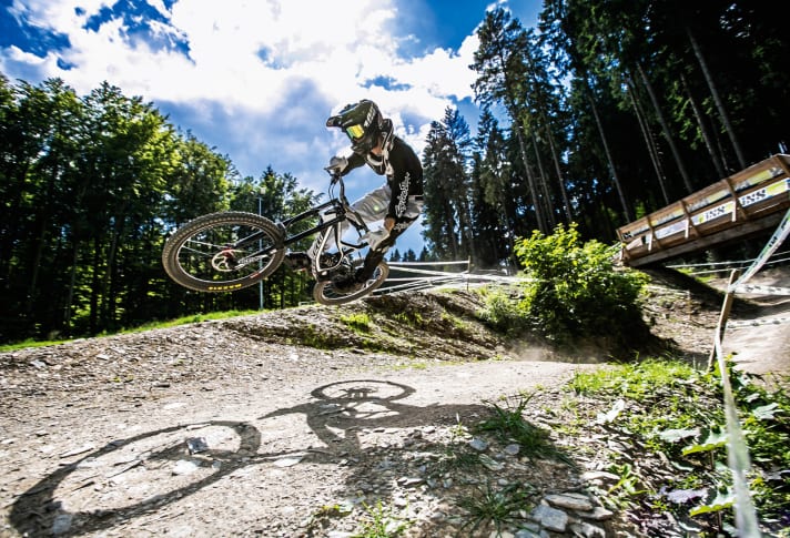   Not as many metres in depth as in the Alps, but with a length of 1000 metres, the Sauerland park trails keep up.