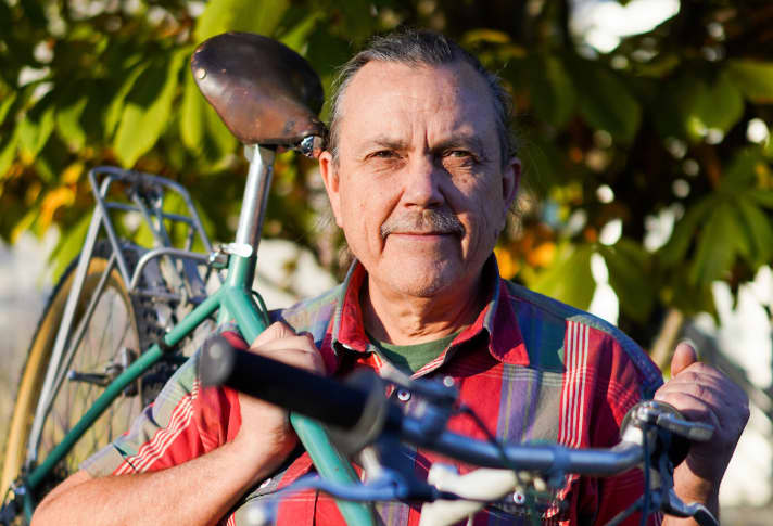   Chris King mit einem MTB seiner 1978 ins Leben gerufenen Zweitmarke Cielo. Die Rahmenschmiede wurde 2008 für ein paar Jahre reaktiviert. 2016 beschloss Chris King, sich vorerst wieder auf das Kerngeschäft zu konzentrieren. Cielo-Bikes sind Kult und haben eine weltweite Fangemeinde.