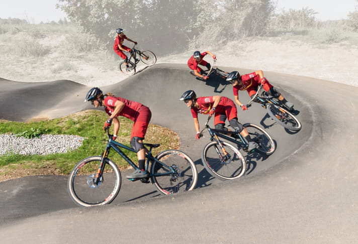If you have mastered the riding technique, you will come out of the berm with more speed on the other side of the bend.
