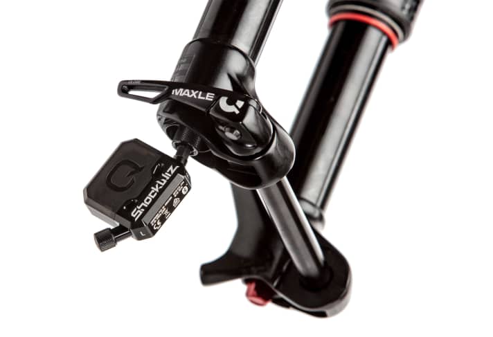   For upside-down forks with an air valve at the lower end of the fork, there is an extra version that can be connected directly to the valve.