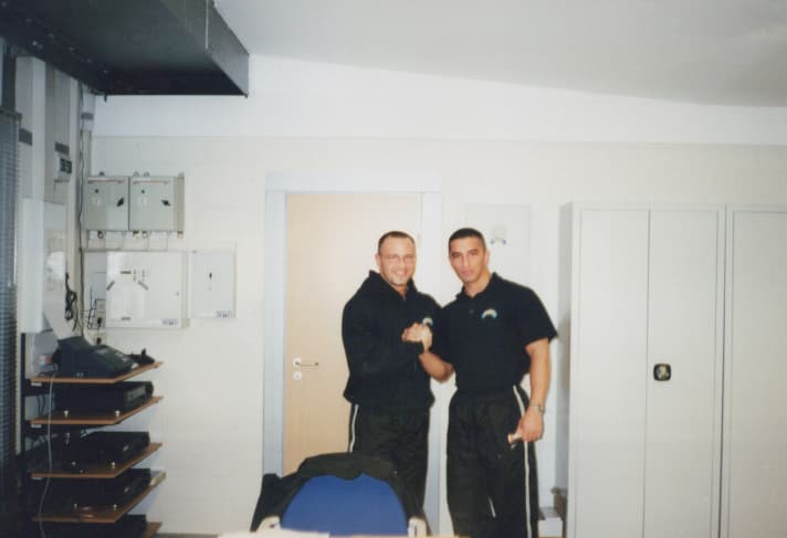 Flossmann (left) rises to become head of marketing at a well-known fitness chain. Here with his best mate Jacob, who is involved in the founding of YT.